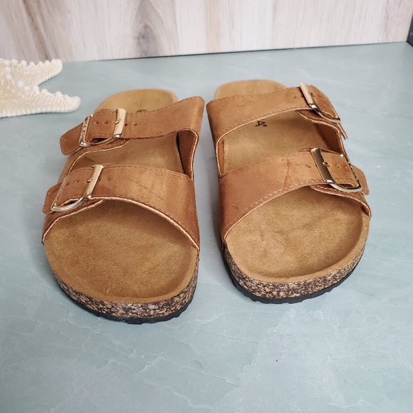 NEW Croc Embossed Buckle Sandal - Picture 4 of 5